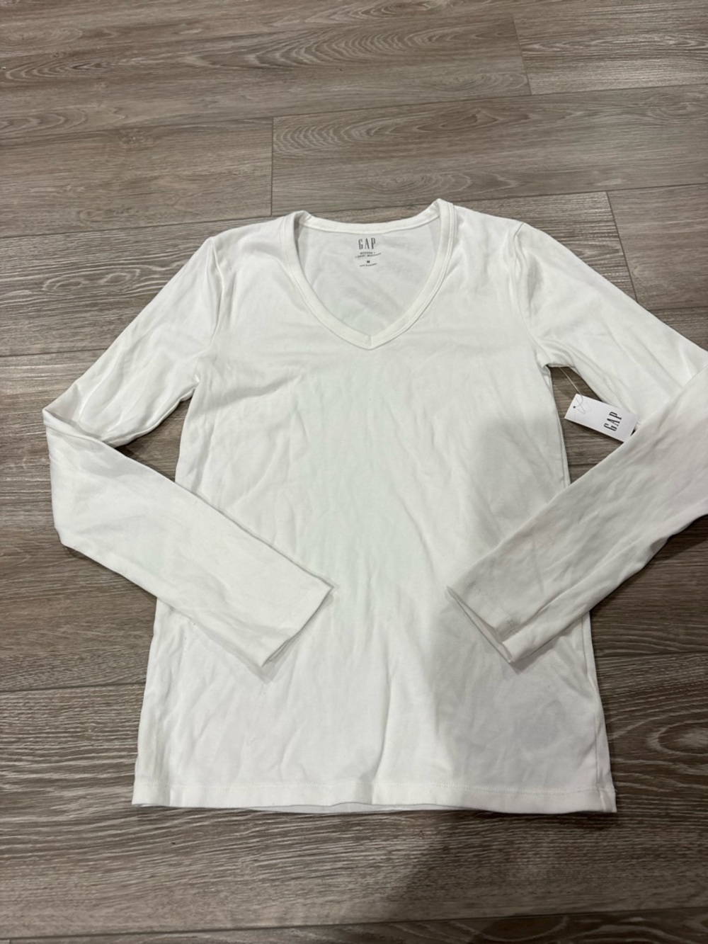 GAP Women’s White V-Neck Long Sleeve Tee - Classic Lightweight Top